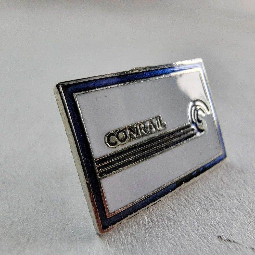 Grand Trunk Western &‎ Conrail Tie Tack Lapel Pin in Case Collectible Railroad